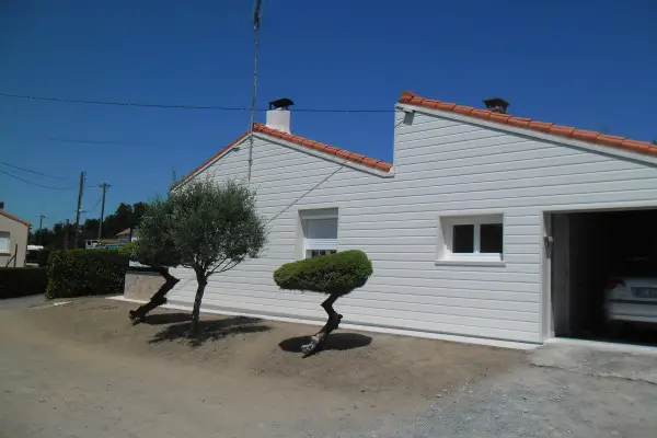 Maison rénovée avec bardage contemporain