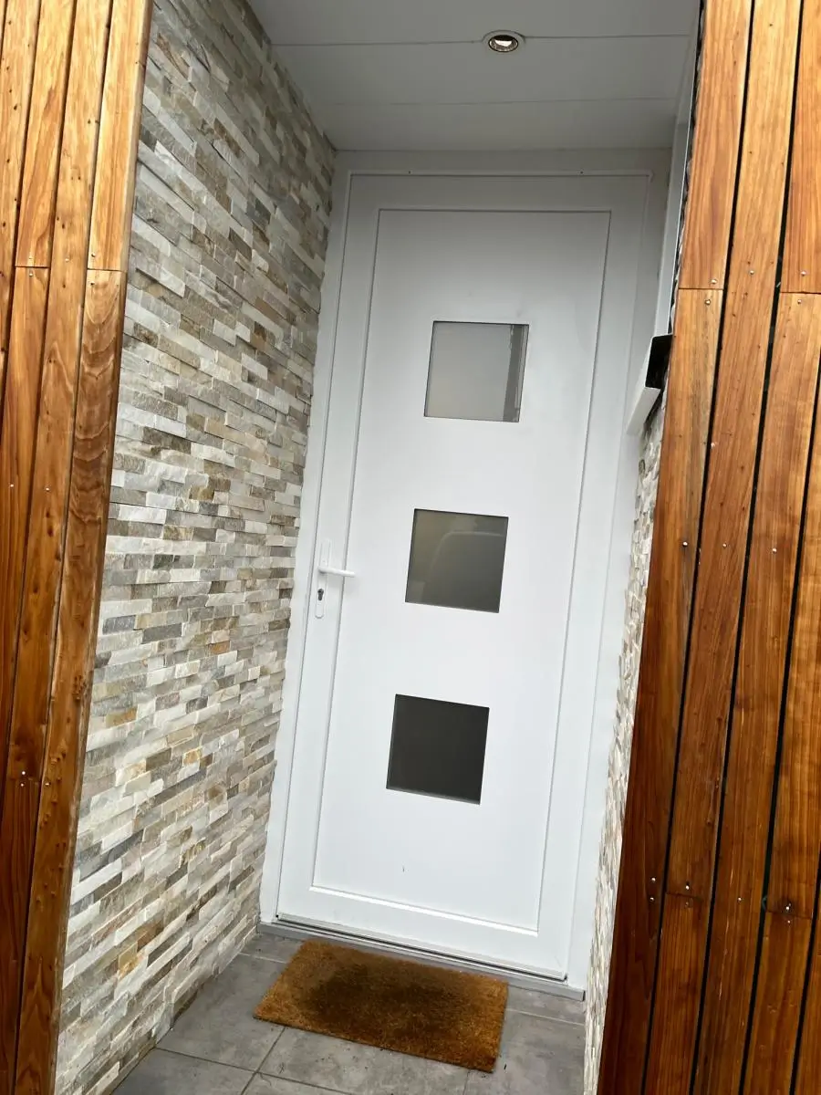 Remplacement de fenêtres PVC dans une maison à Pouzauges