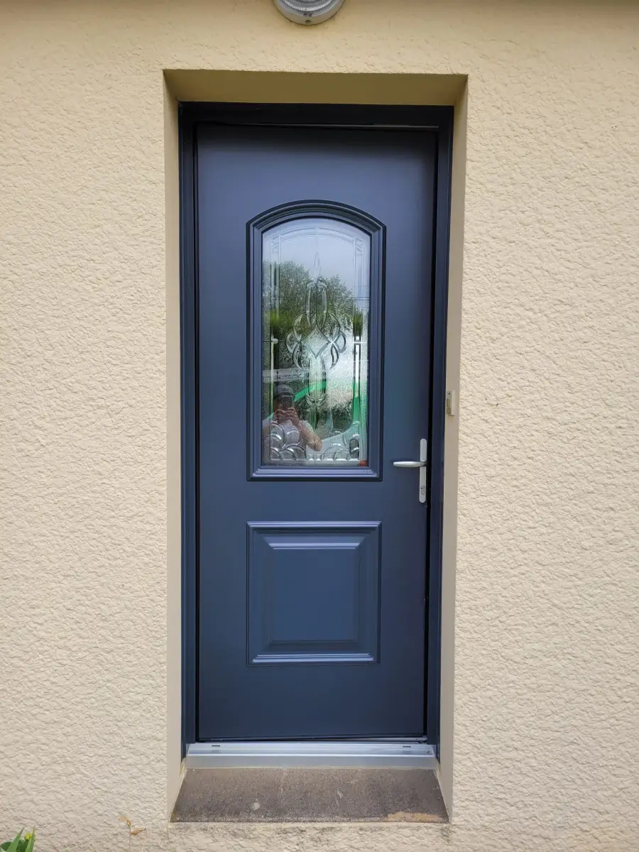 Fenêtres alu sur maison contemporaine